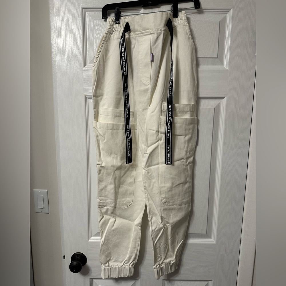 BNWT ‘SHOW OFF’ CARGO PANTS! SIZE M!